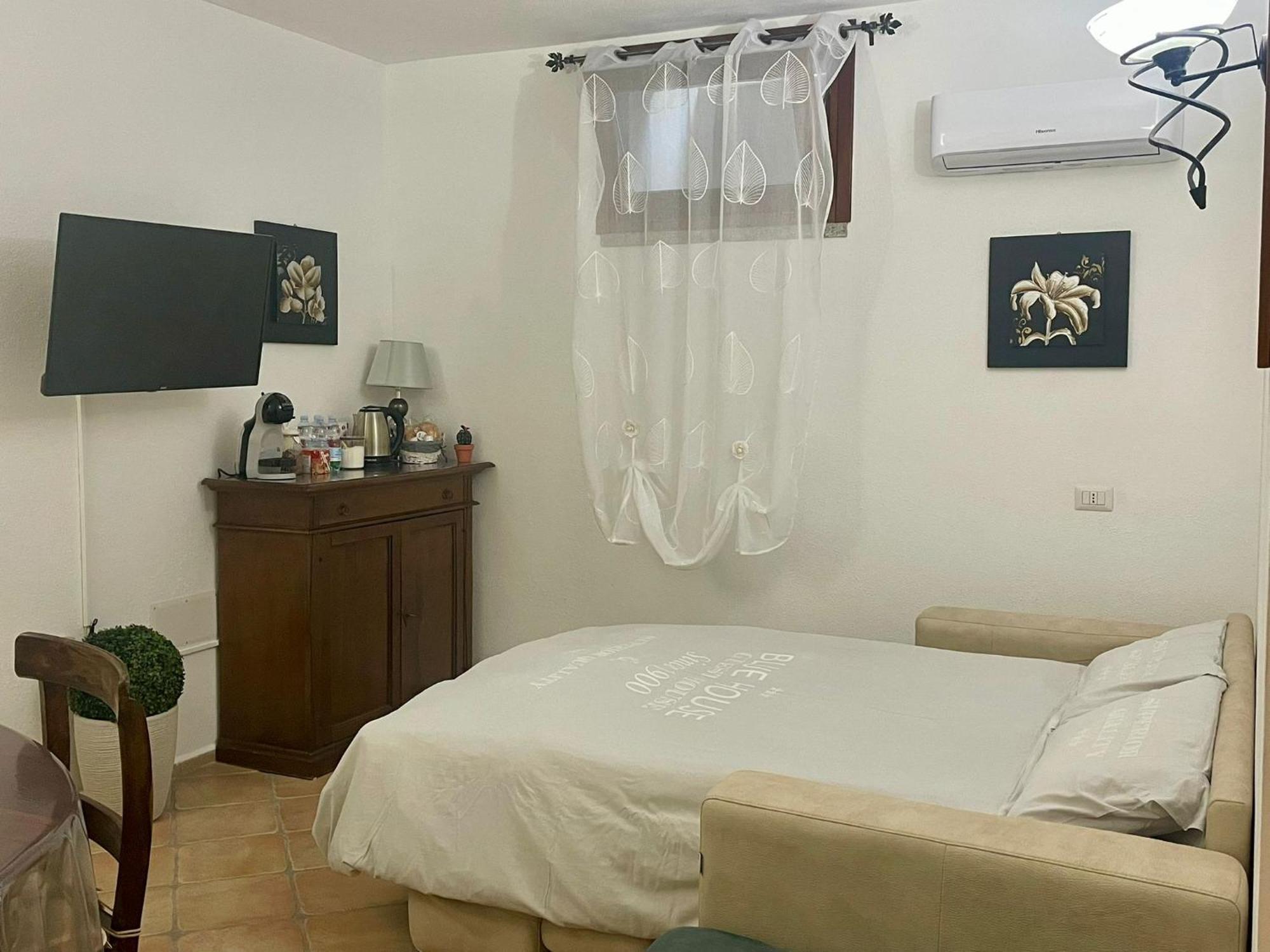 Looney Tunes Home Olbia Exterior photo